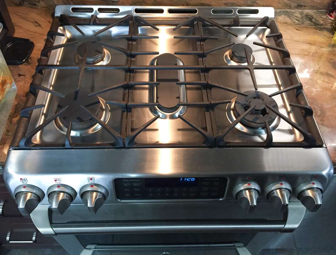 GE oven and stovetop detail