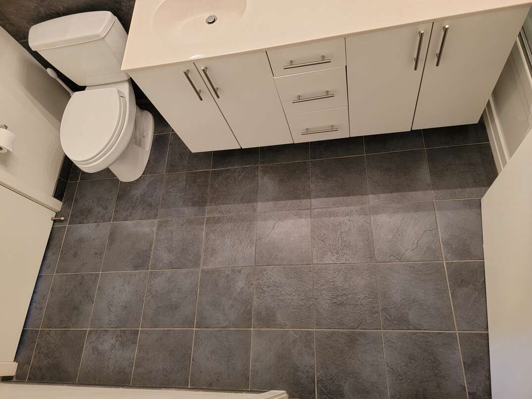 grey tile floor in bathroom