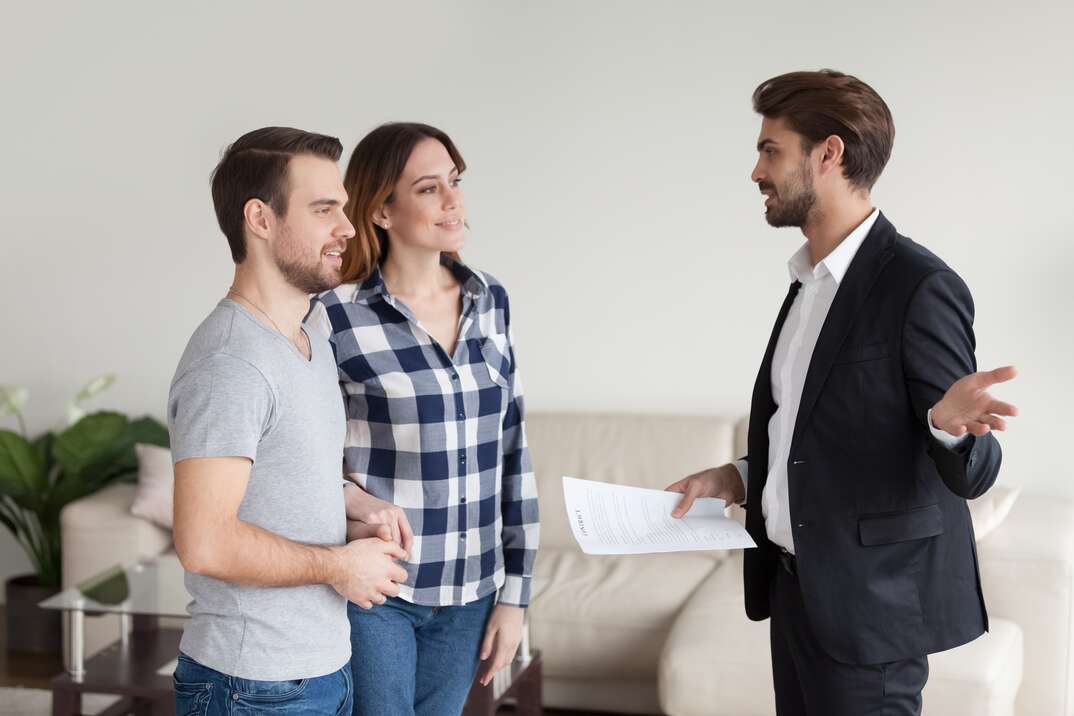Realtor, landlord consulting, explaining terms of contract