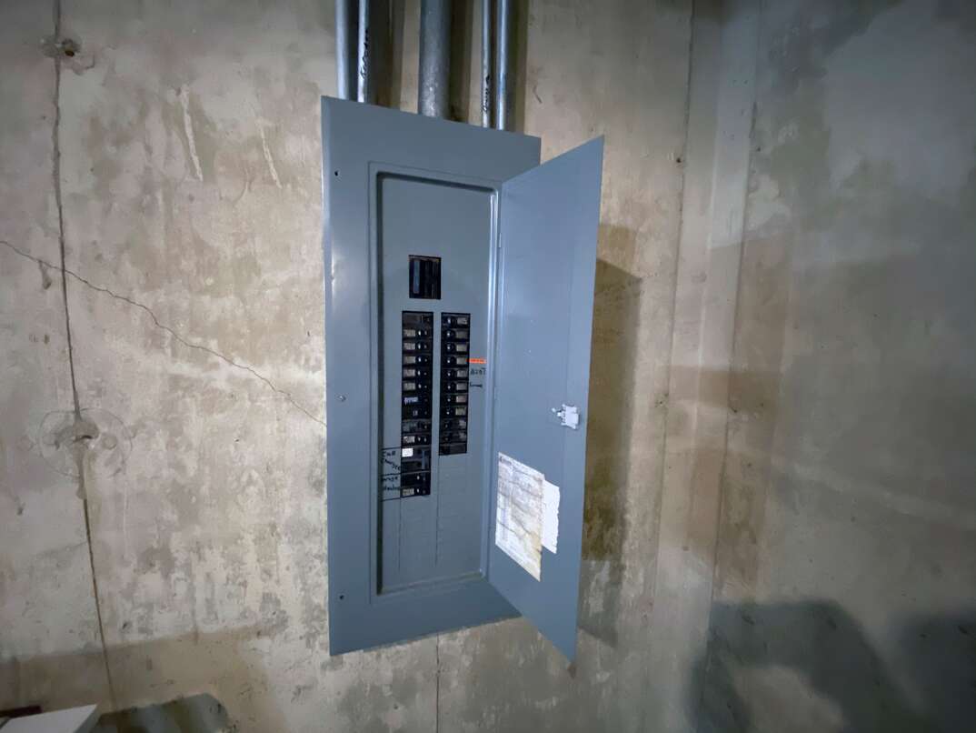 wide-shot of a residential 200 amp service panel 