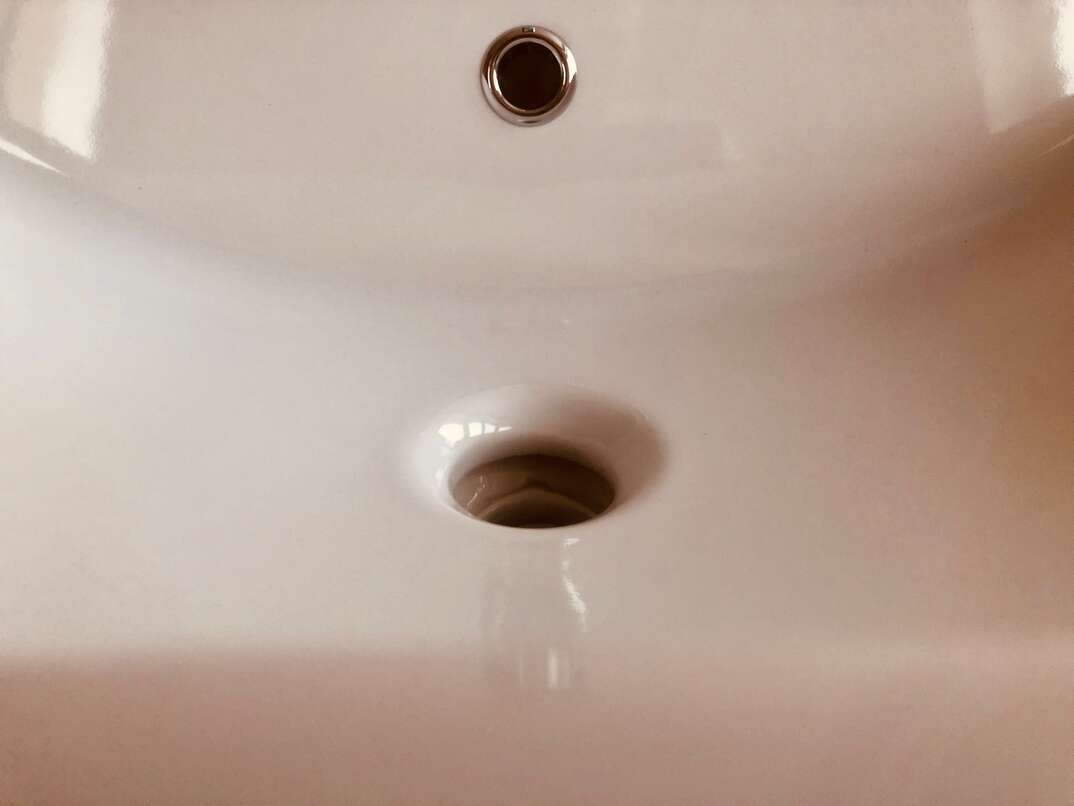 Faucet   nd washstand in different perspective