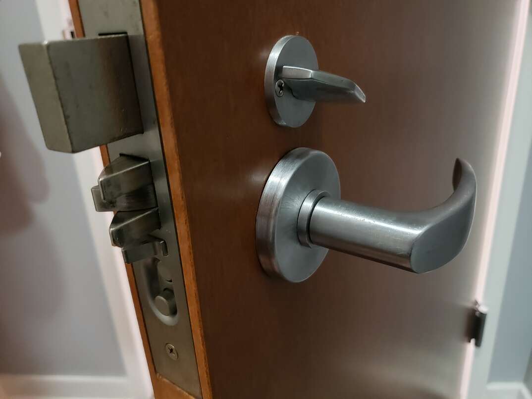 deadbolt door lock and handle