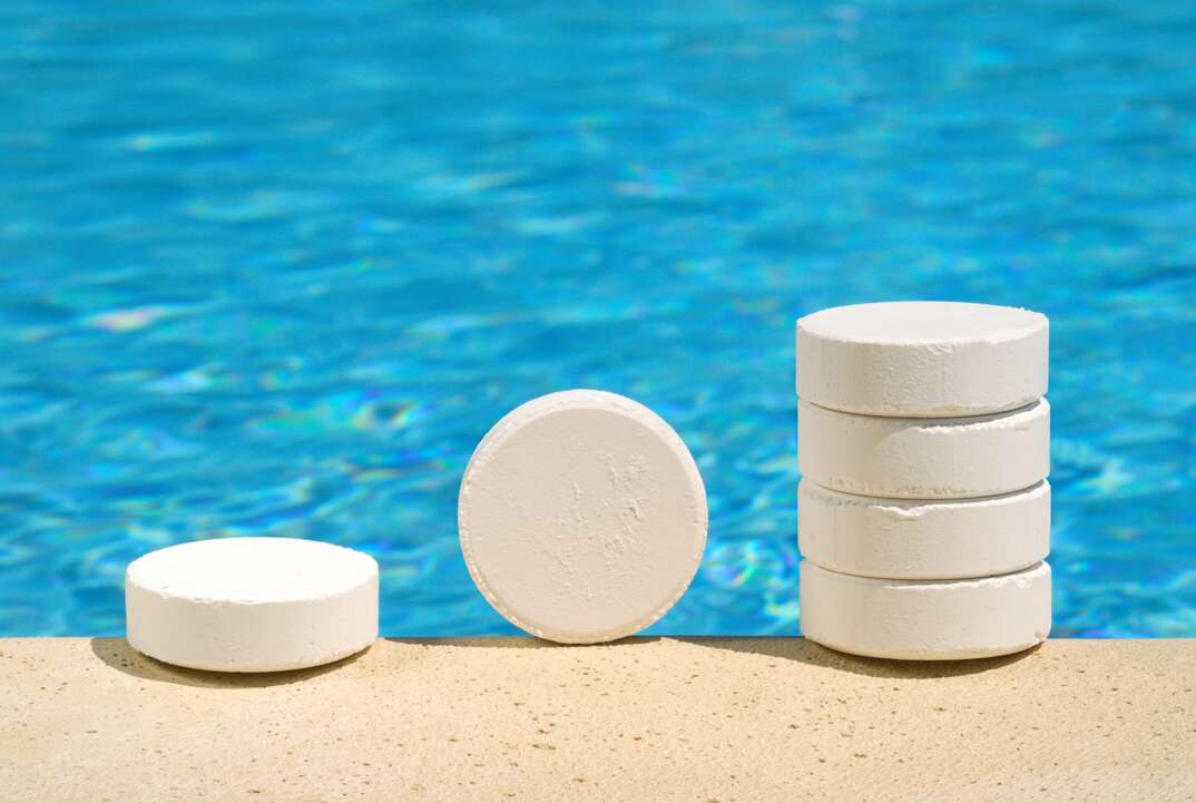 Swimming Pool Water Treatment with Chlorine Tablets