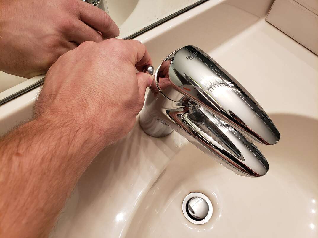 pulling bathroom sink stopper