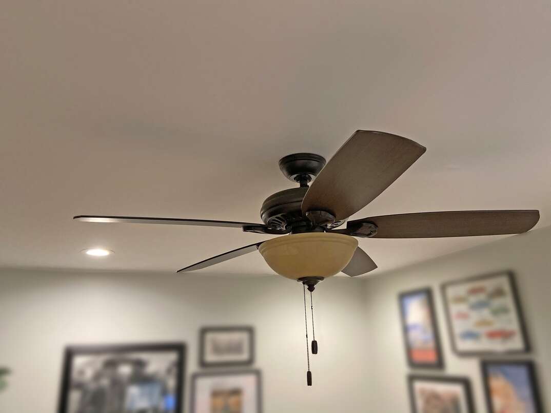 brown hunter ceiling fan mounted to ceiling