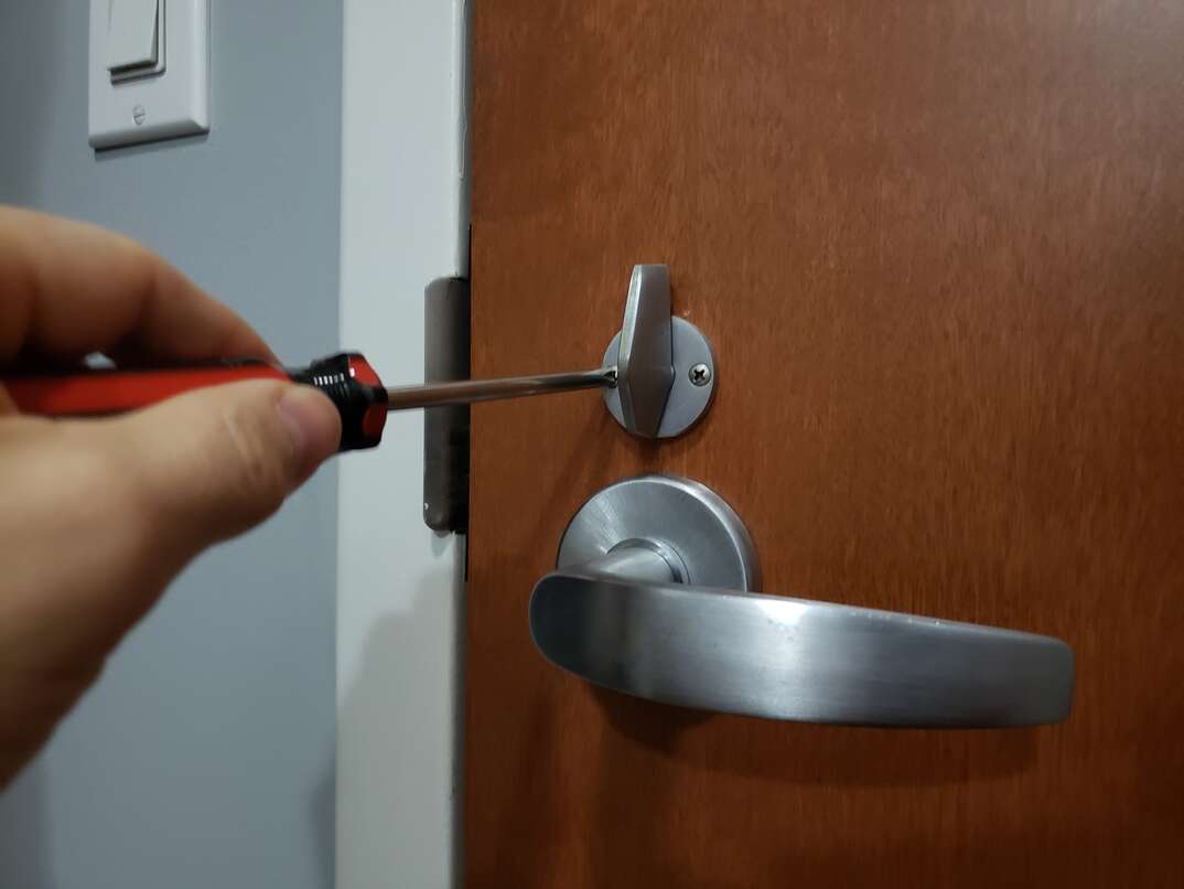 deadbolt door lock and handle