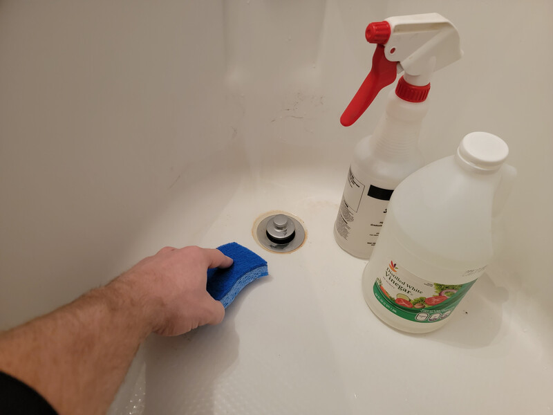 cleaning bathtub