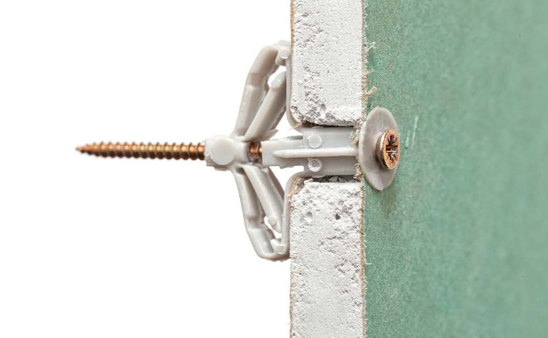 a cut-away image of a drywall anchor depicting how it works