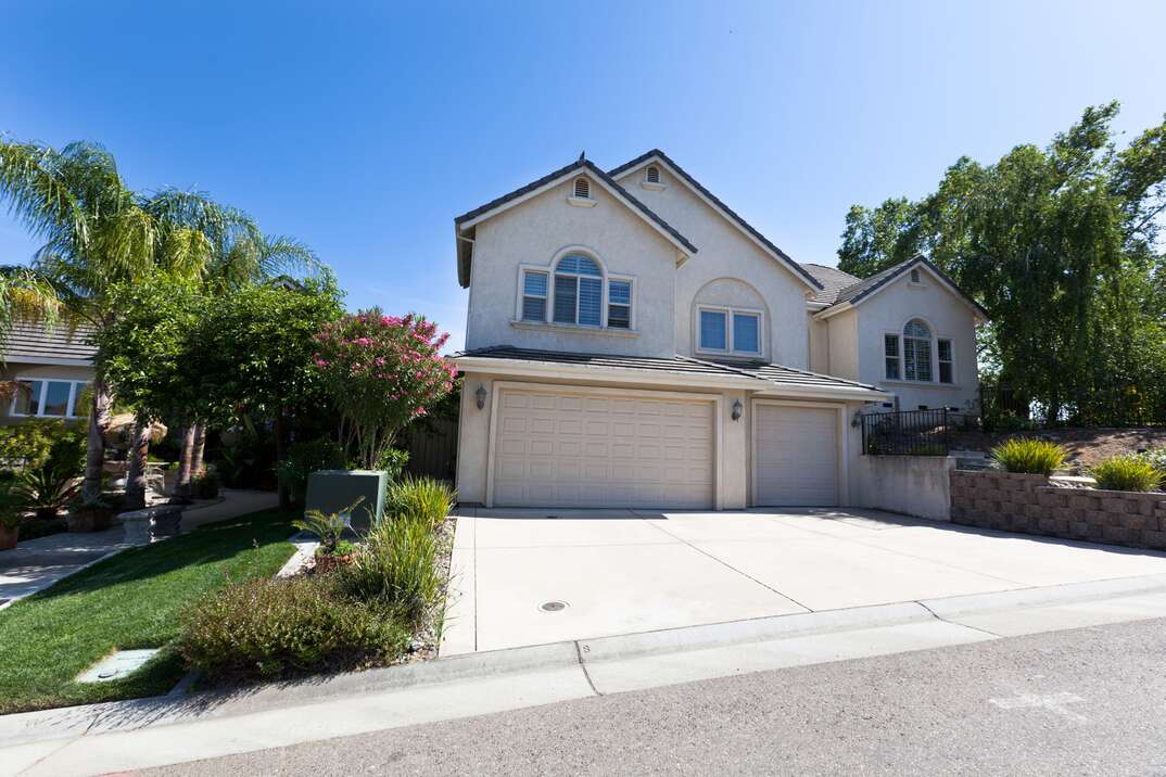 View of a modern suburb home on a hill side in California 