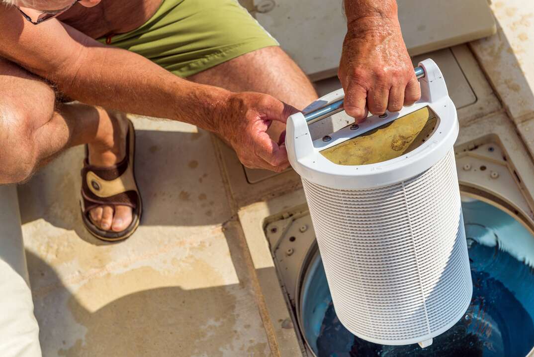 man lifting control filtration system for a pool